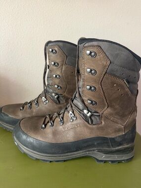 Men's size 12 Lowa Tibet Evo GTX HI Waterproof Boots